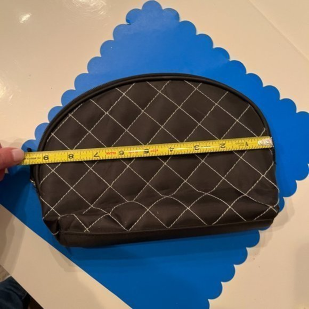 Bloomingdales Make-Up / Travel Bag (New) (Home dec-x)‎